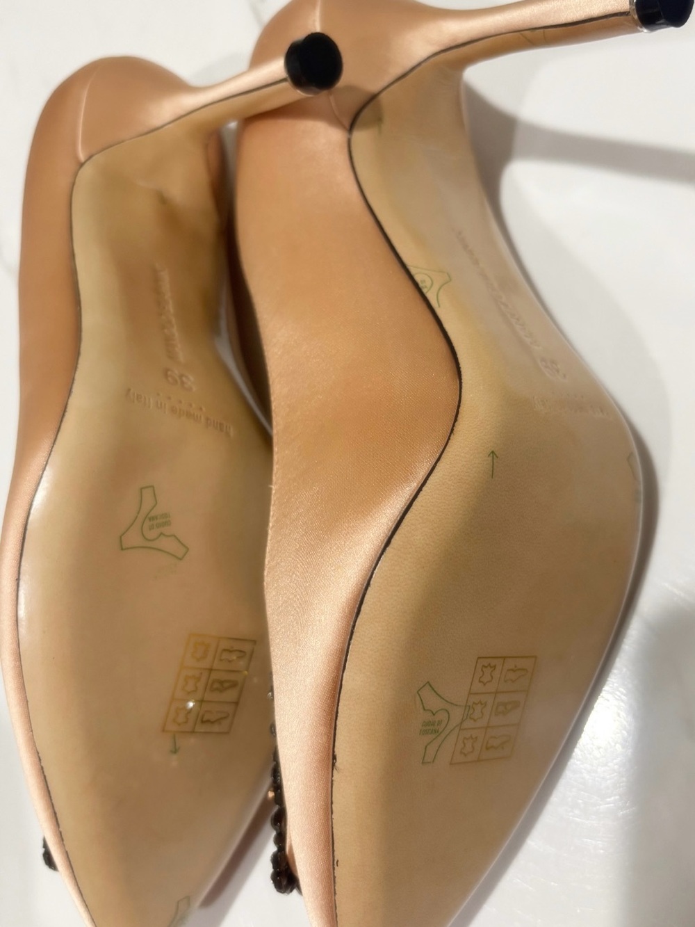 Manolo Blahnik Blush Pink Satin Pump with Crystal Buckle 70 - Picture 3 of 4